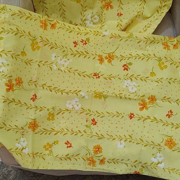 Vintage Good Morning Floral Yellow Standard Pillowcases Set of 2 - Picture 5 of 7